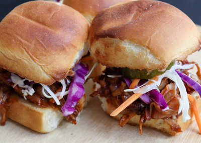 🍔 Pulled BBQ Jackfruit – Smoky & Saucy