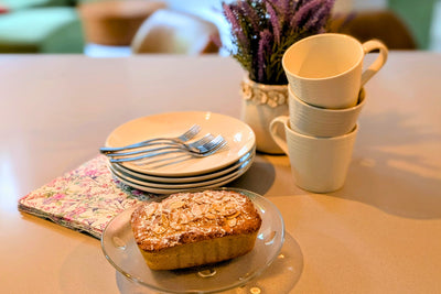 🍰 Ma’s Vegan Cakes – New Batch incl. Almond Croissant Cakes!